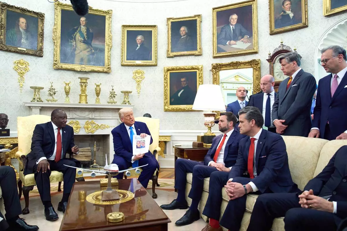President Donald Trump meets South Africa's President Cyril Ramaphosa in the Oval Office of the White House, Wednesday, May 21, 2025, in Washington. (AP Photo/Evan Vucci)