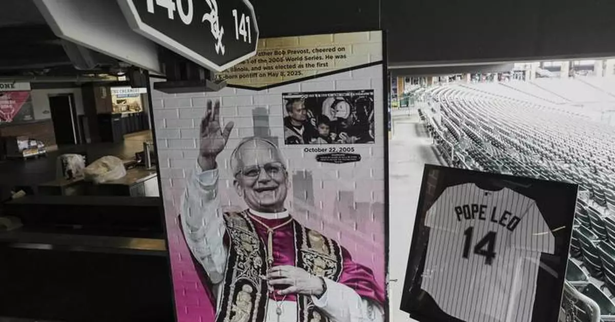 White Sox unveil a graphic installation honoring Pope Leo XIV and his World Series appearance