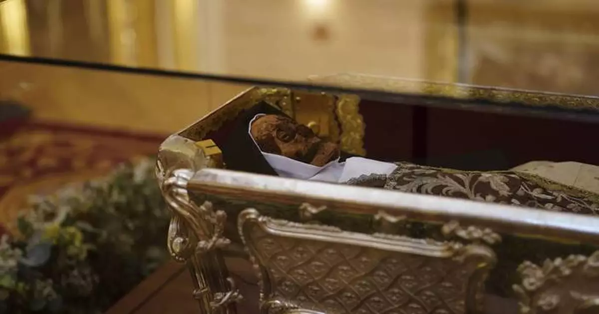 Tens of thousands flock to see a Spanish saint's remains more than 440 years after her death