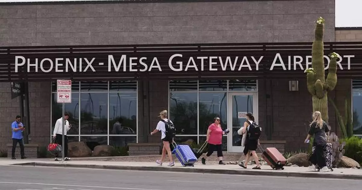 Budget airline begins deportation flights for ICE with start of Arizona operations