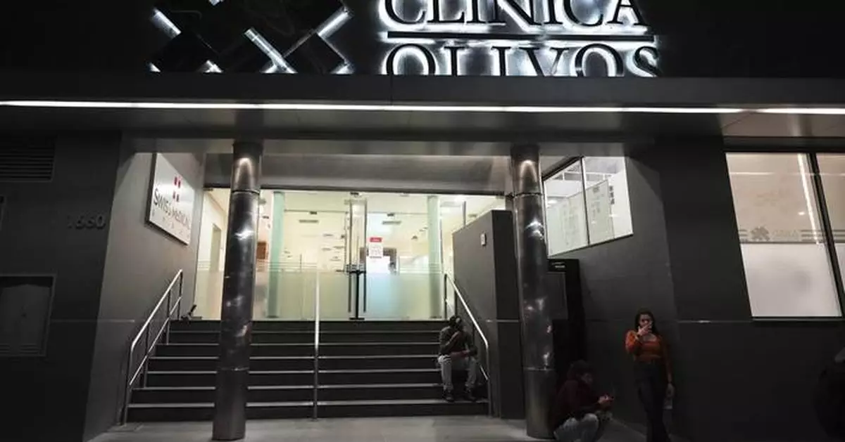 Police raid clinic to seize Maradona's complete medical records