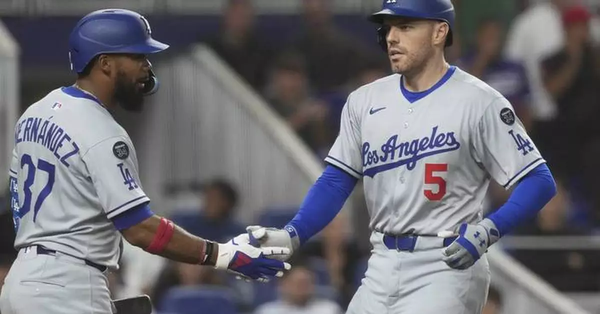 Dodgers' Teoscar Hernández will have MRI on Tuesday after leaving vs. Marlins with tight hamstring