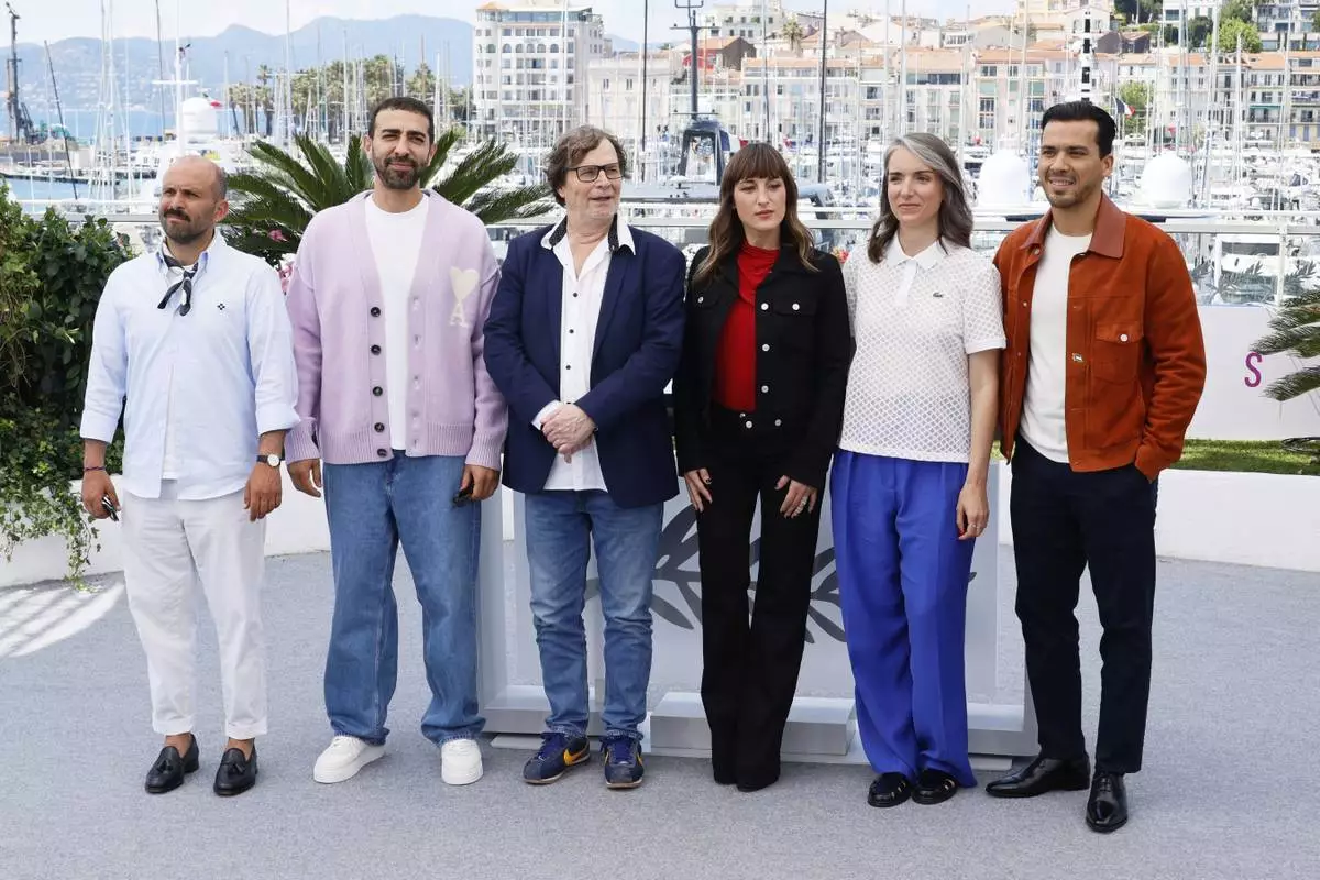Pierre-Antoine Billon, from left, Mhamed Arezki, Francois Rollin, Juliette Armanet, director Amelie Bonnin, and Tewfik Jallab pose for photographers during the photo call for the film 'Leave One Day' at the 78th international film festival, Cannes, southern France, Wednesday, May 14, 2025. (Photo by Joel C Ryan/Invision/AP)