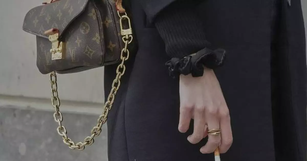 The country that made smoking sexy is breaking up with cigarettes