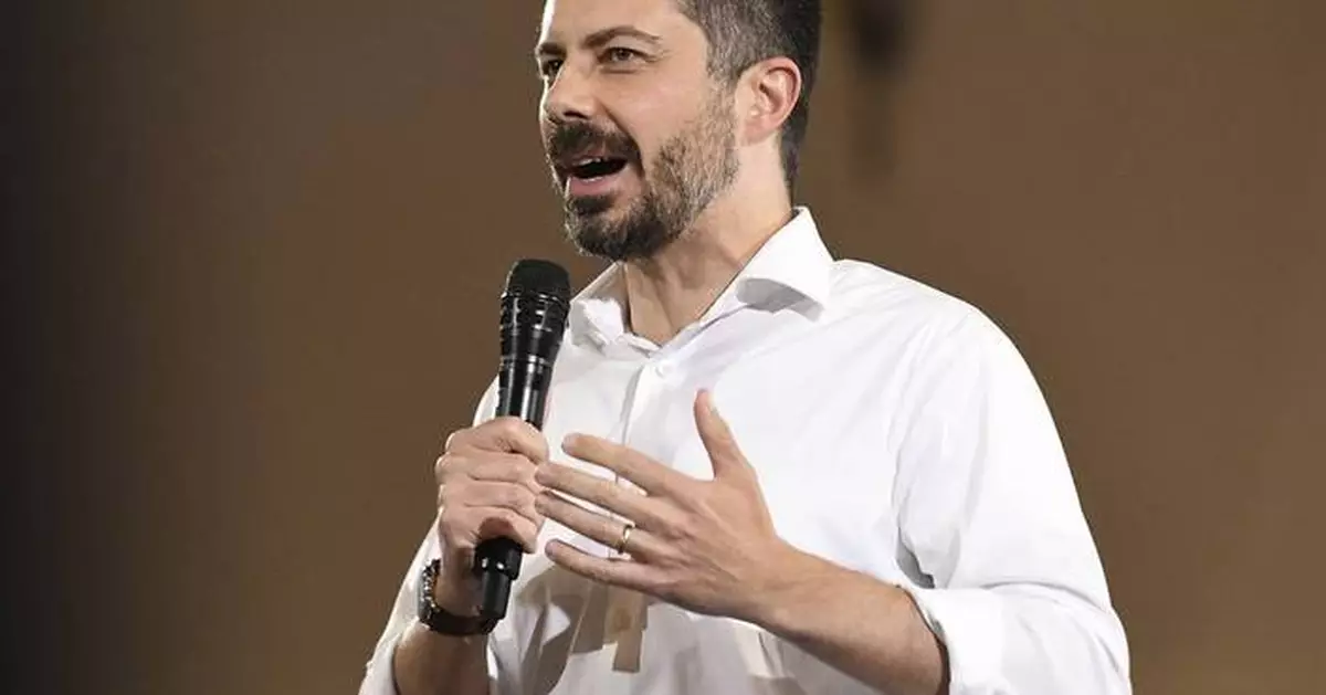 Buttigieg presses an anti-Trump message in Iowa and demands Democrats make their agenda clear