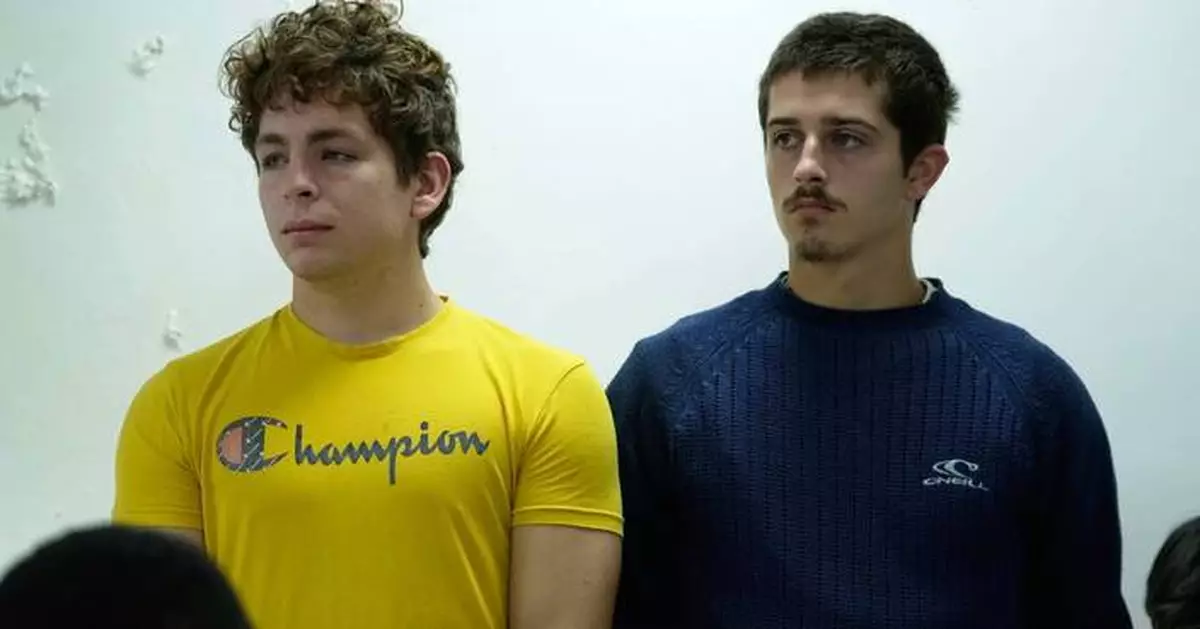 Two Belgian teenagers found with 5,000 ants in Kenya given $7,700 fine or 1-year prison sentence