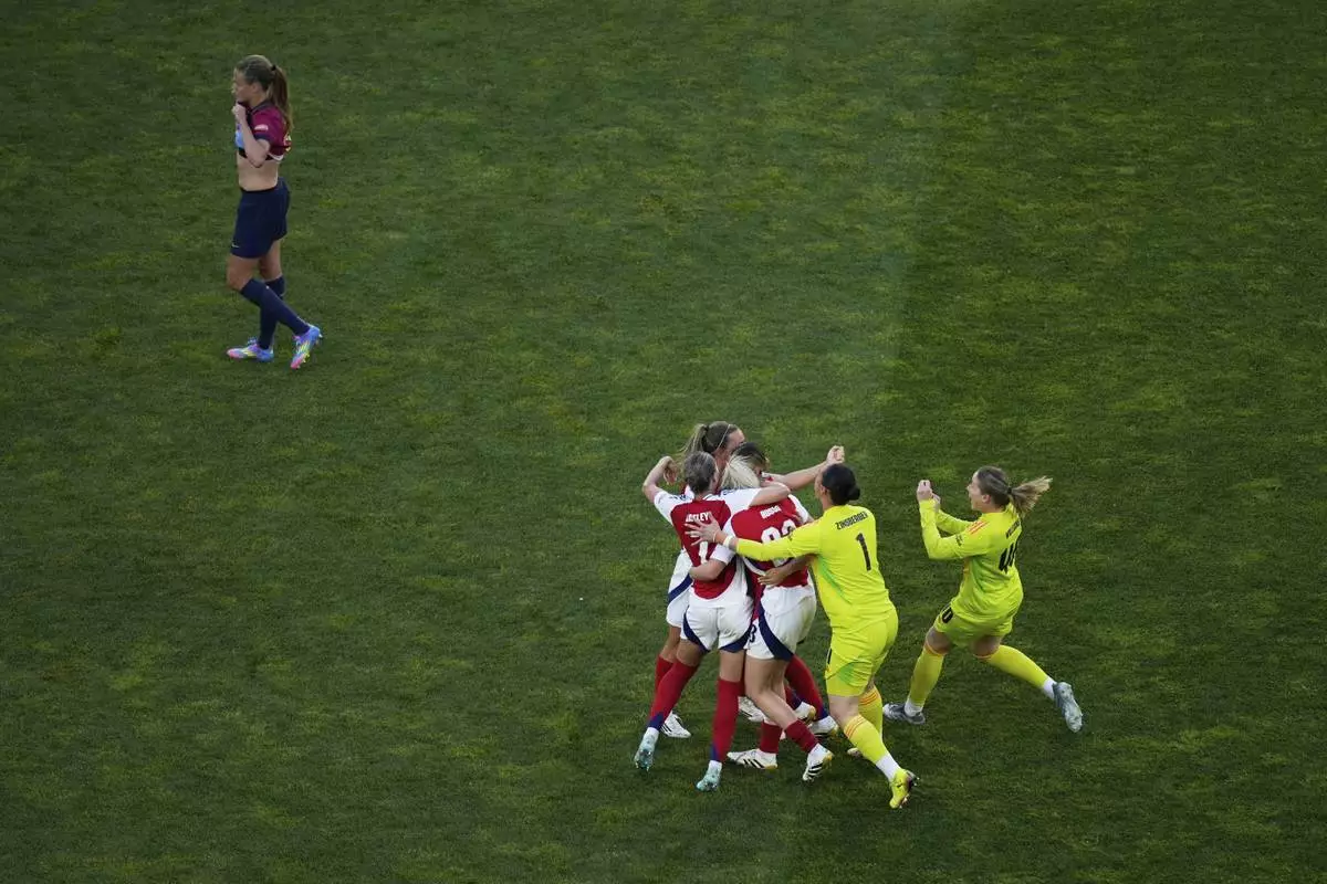 Arsenal players celebrate after winning the women's Champions League final soccer match between Arsenal and FC Barcelona at the Jose Alvalade Stadium in Lisbon, Saturday, May 24, 2025. (AP Photo/Ana Brigida)