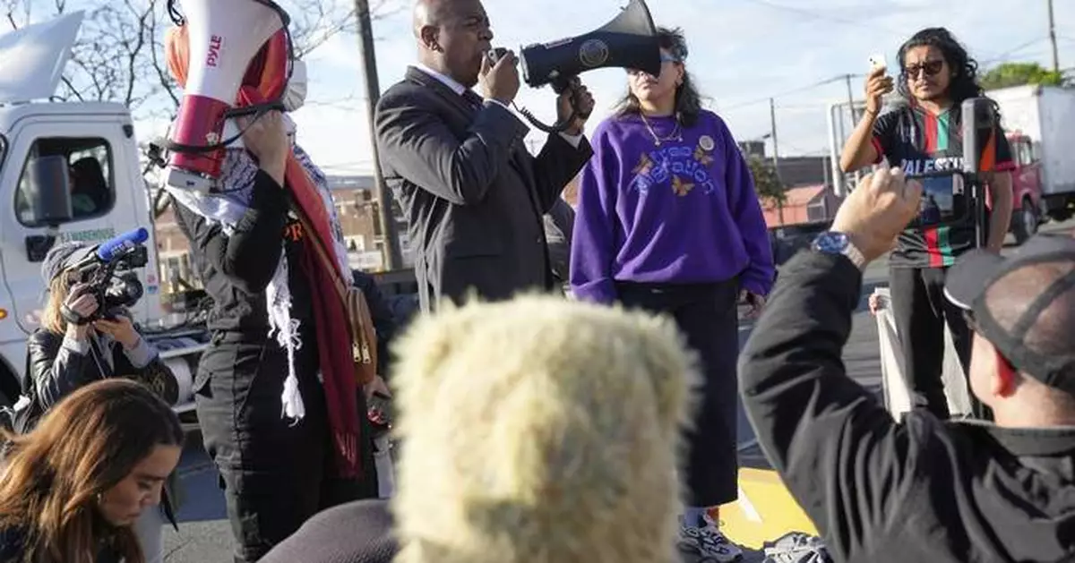 Mayor Baraka of Newark, New Jersey, arrested at immigration detention center he has been protesting