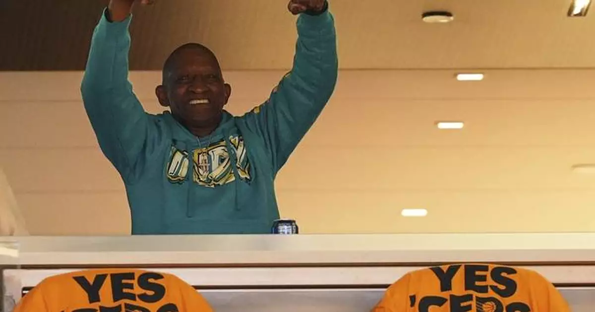 Haliburton welcomes back his father with historic performance in Pacers win