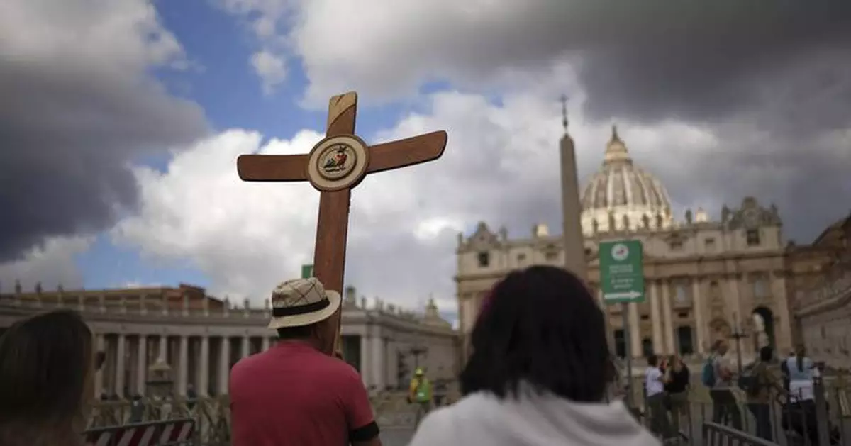 PHOTO COLLECTION: Vatican Conclave Day 2