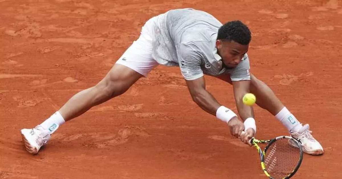French Open: Arthur Fils has a stress fracture in his back. He was France's last man in the field