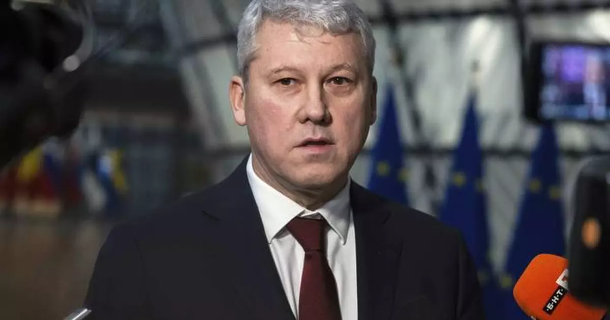 Romania appoints an interim prime minister after the coalition's defeat in the presidential race