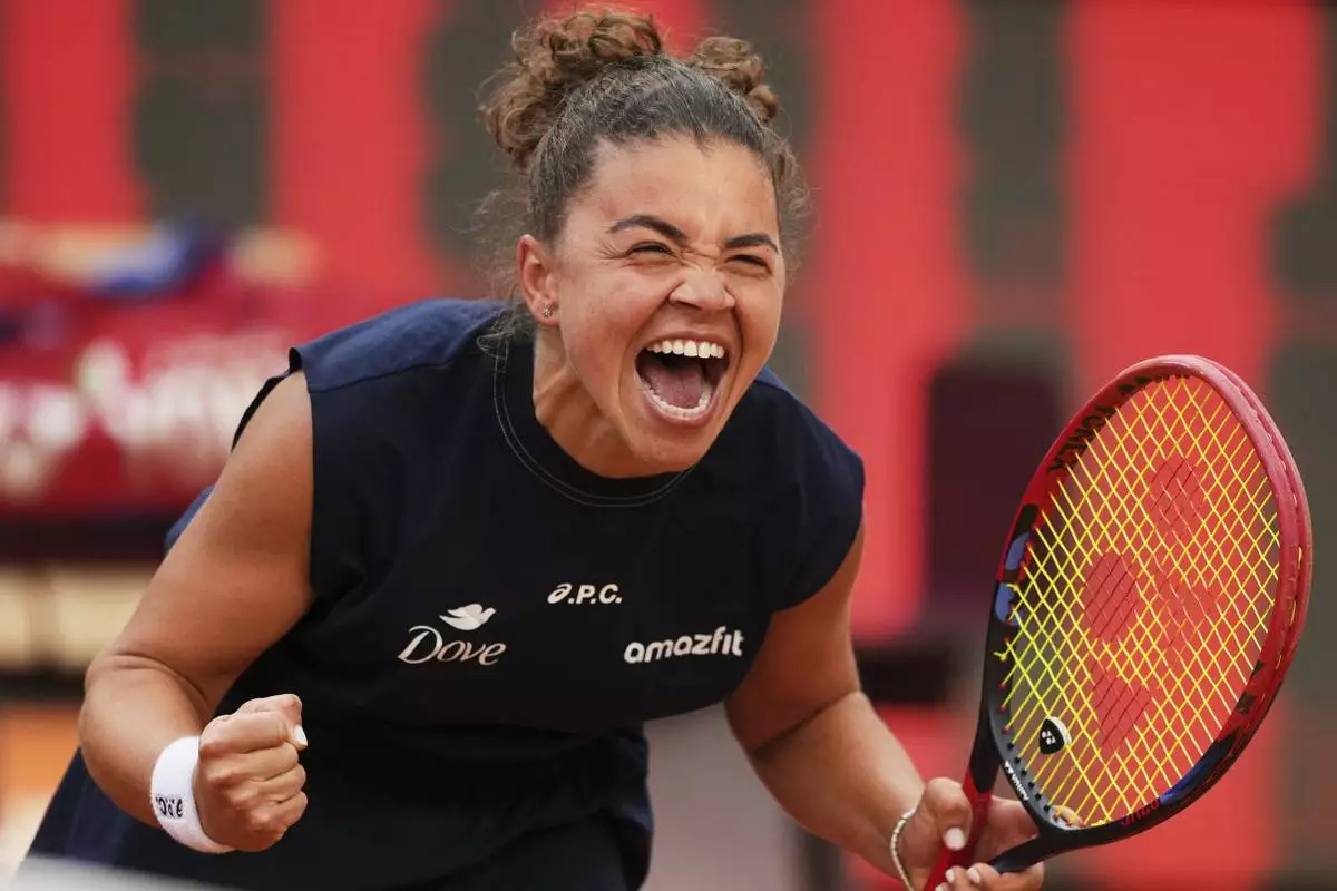 Jasmine Paolini, of Italy, reacts to defeating Coco Gauff, of the United States, at the end of their Italian Open tennis match final, at the Foro Italico in Rome, Saturday, May 17, 2025. (AP Photo/Alessandra Tarantino)