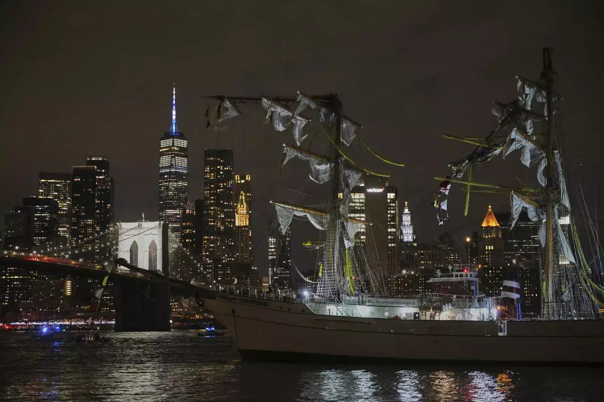 A masted Mexican Navy training ship, the Cuauhtémoc, sits stranded after colliding with the Brooklyn Bridge, Saturday, May 17, 2025, in New York. (AP Photo/Yuki Iwamura)