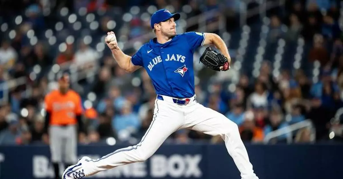 Blue Jays RHP Max Scherzer throws to hitters for the 1st time since going on injured list