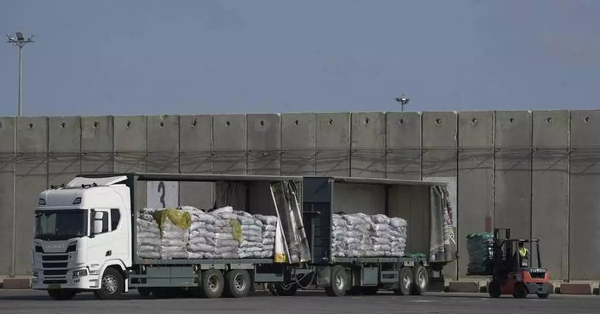 Live updates: Israel lets food into Gaza even as its forces attack a hospital, Palestinians say