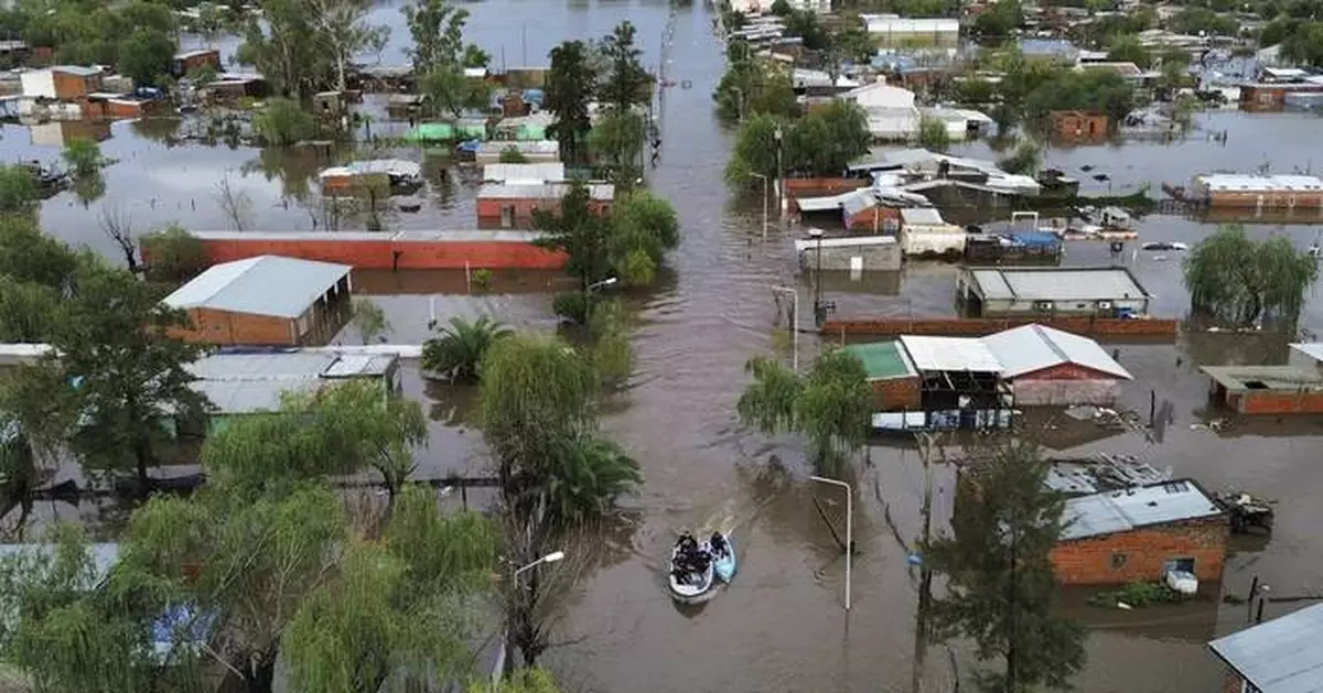Heavy rainfall floods Argentine highways, forces evacuations