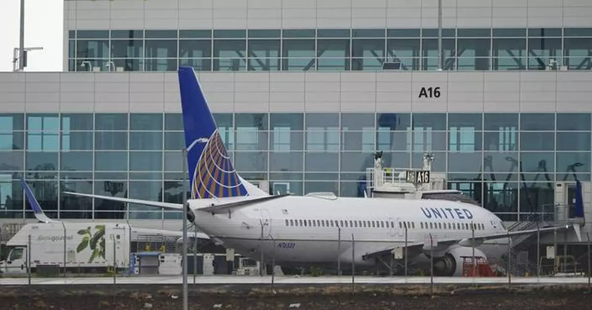Air traffic controllers in Denver scrambled to use backup communications during an outage