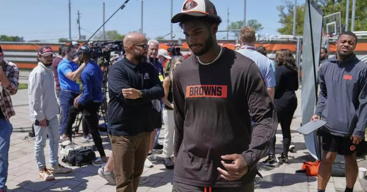 Shedeur Sanders is trying to block out noise and focus on the Browns' playbook