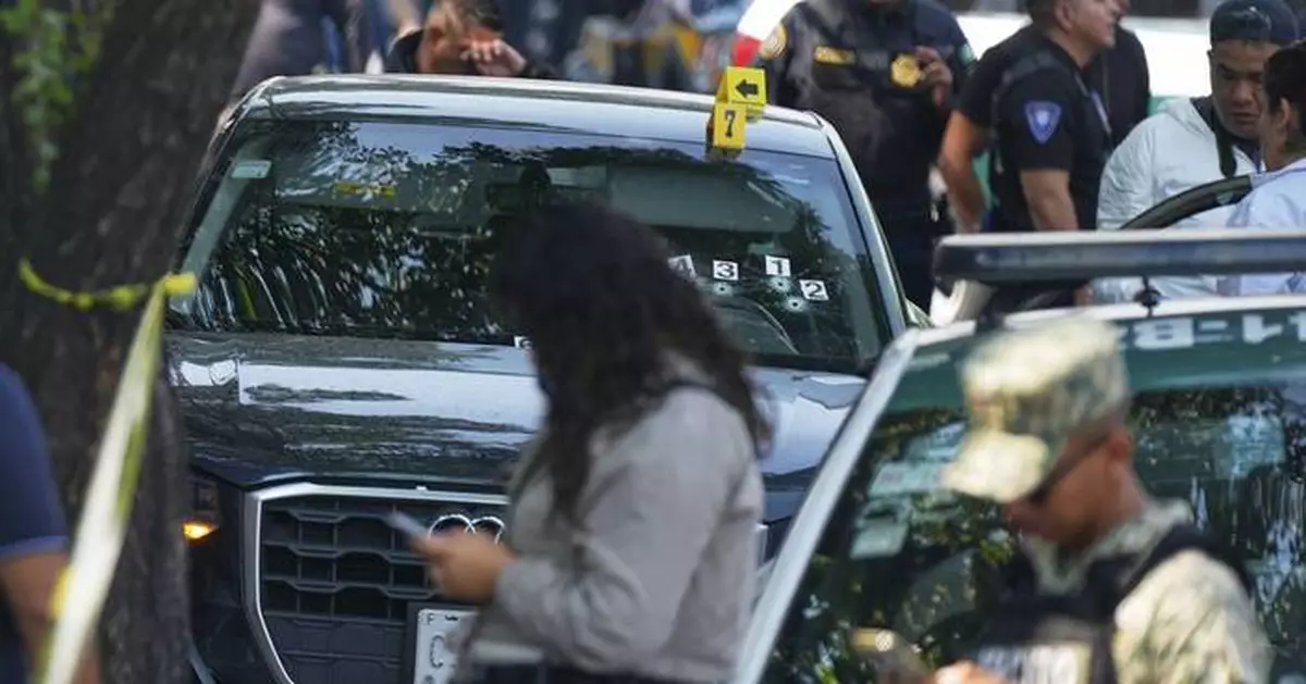 The personal secretary and adviser to Mexico City's mayor are shot dead