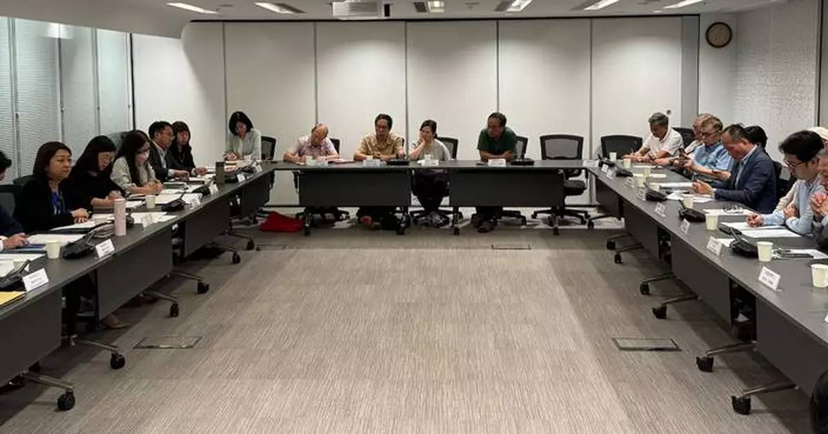 Transport Commissioner Meets Taxi Representatives to Address Illegal Services and Online Hailing Regulations