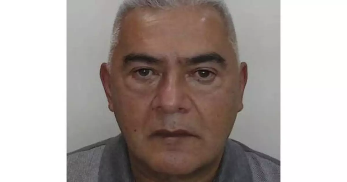 An alleged smuggler to Colombia's cartels had a secret ally: the DEA