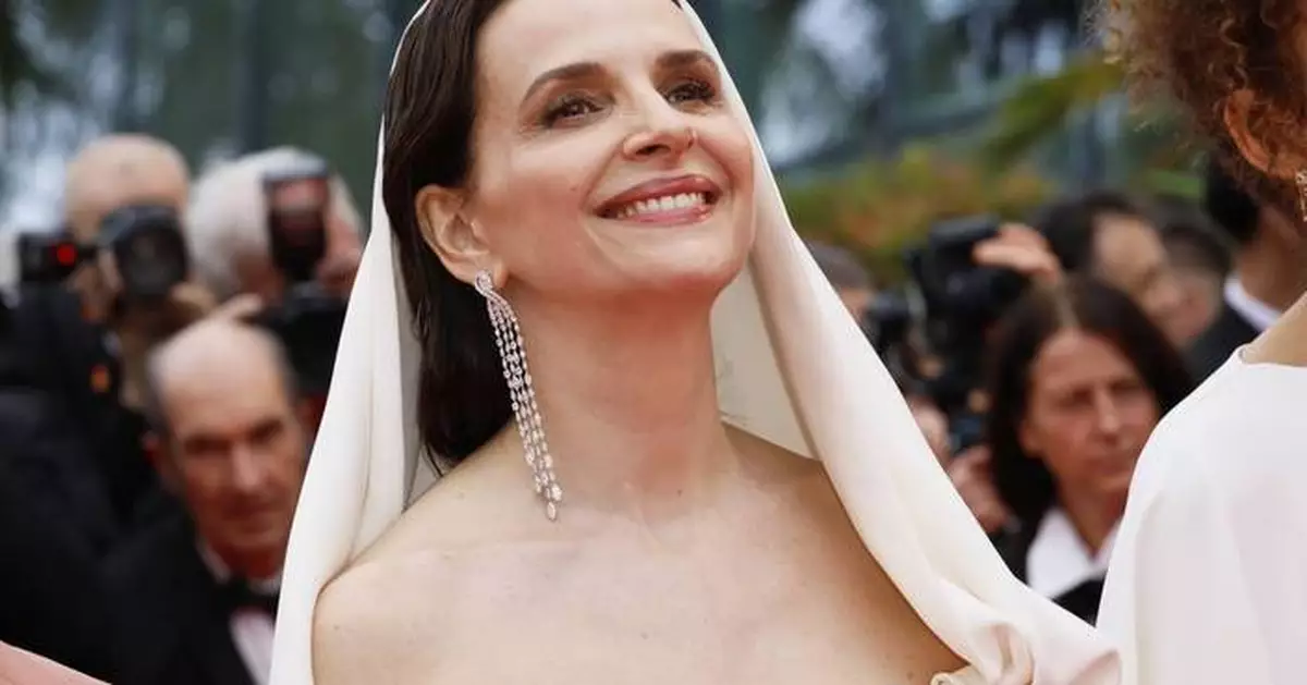 PHOTO COLLECTION: Cannes Red Carpet Day One