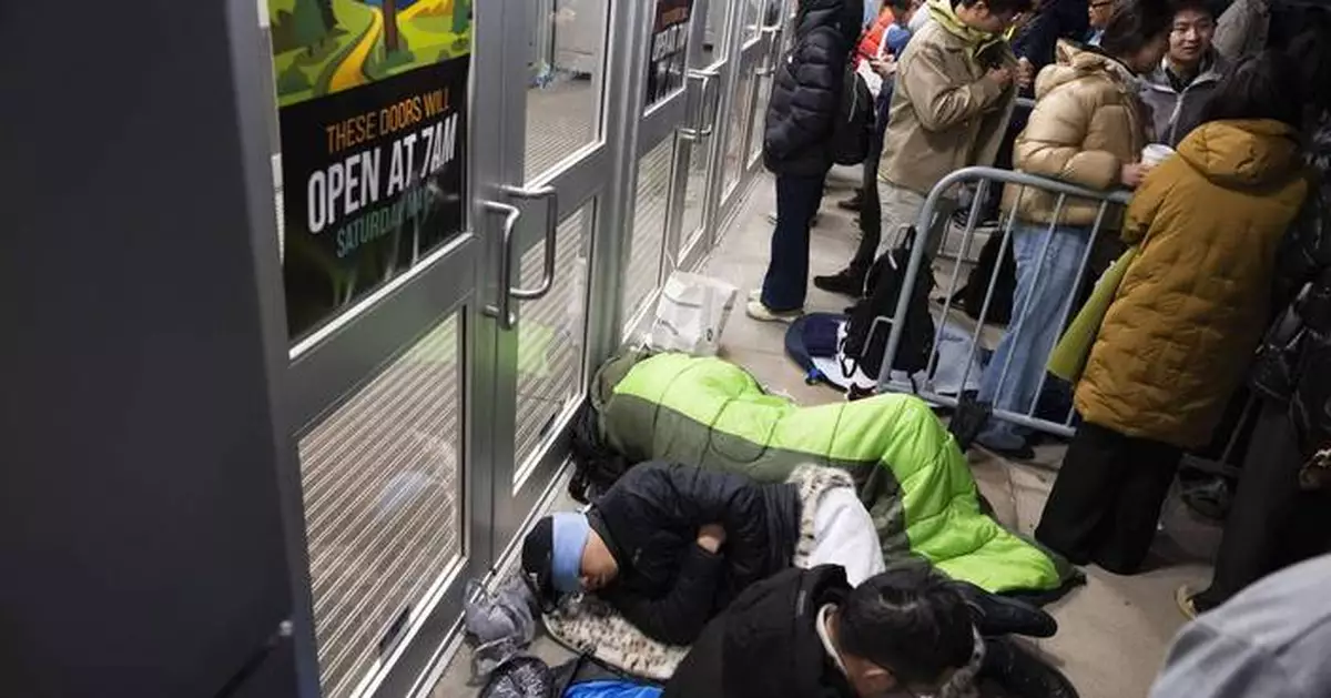 Warren Buffett shocks shareholders by announcing his intention to retire at the end of the year