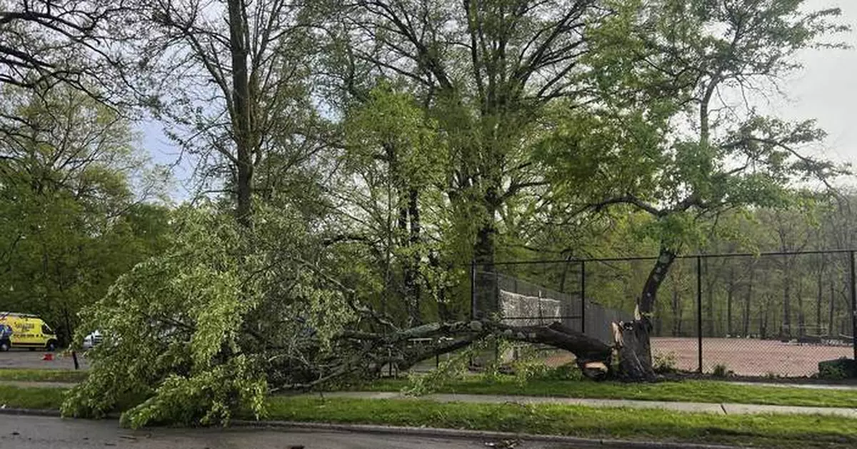 2 dead as slow-moving storms flood roads across Oklahoma and Texas