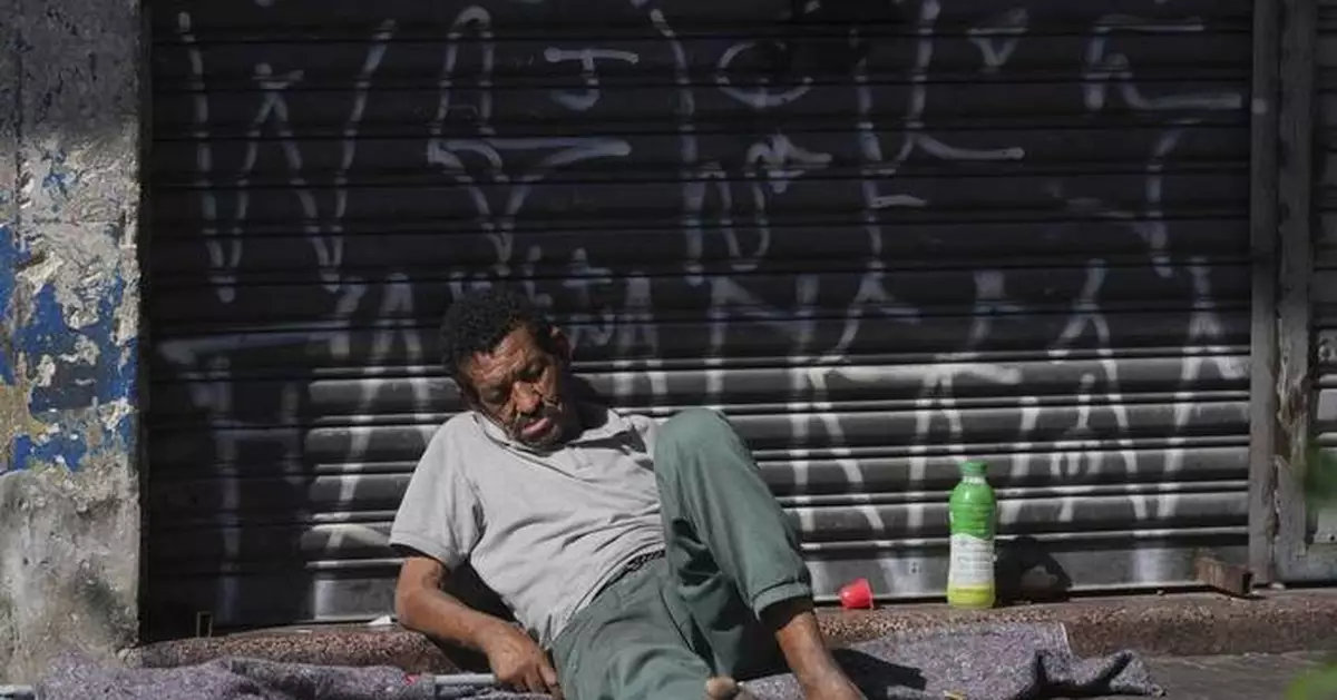 AP PHOTOS: Sao Paulo police clear the Crackland area as residents scatter and denounce abuse