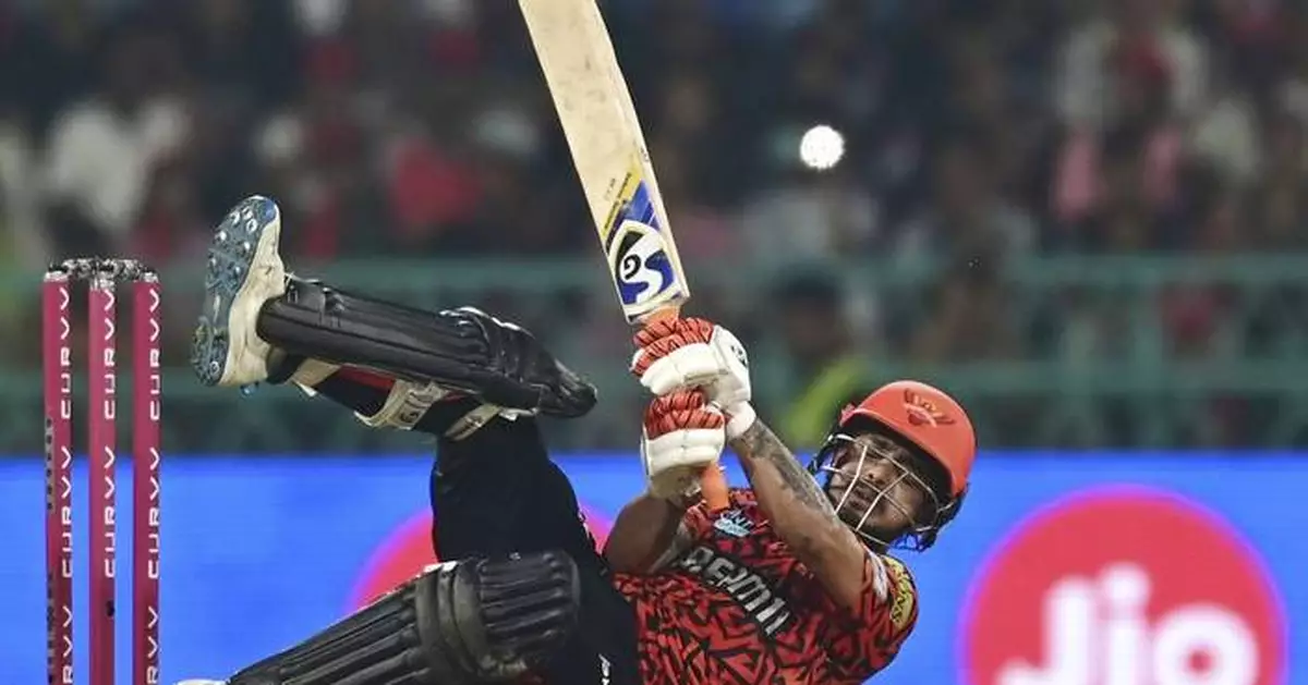 Defeat to Hyderabad dents Bengaluru's hopes of top-two finish in IPL