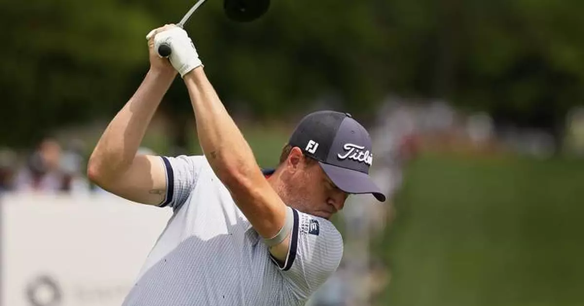 Justin Thomas' wild round at the PGA ends with no shoe, no sock and a 73, leaving him 9 shots back