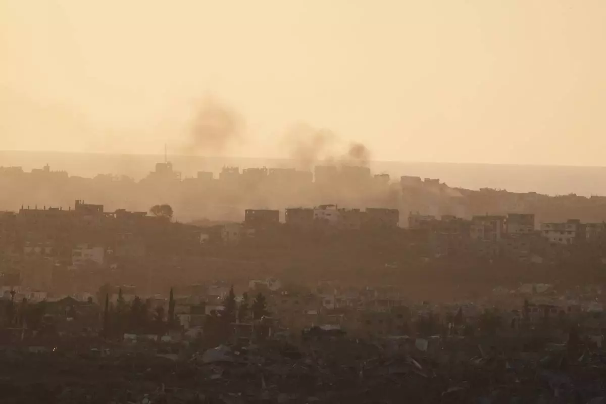 Smoke rises following an Israeli army bombardment in Gaza Strip, seen from southern Israel, Tuesday, May 20, 2025. (AP Photo/Maya Alleruzzo)
