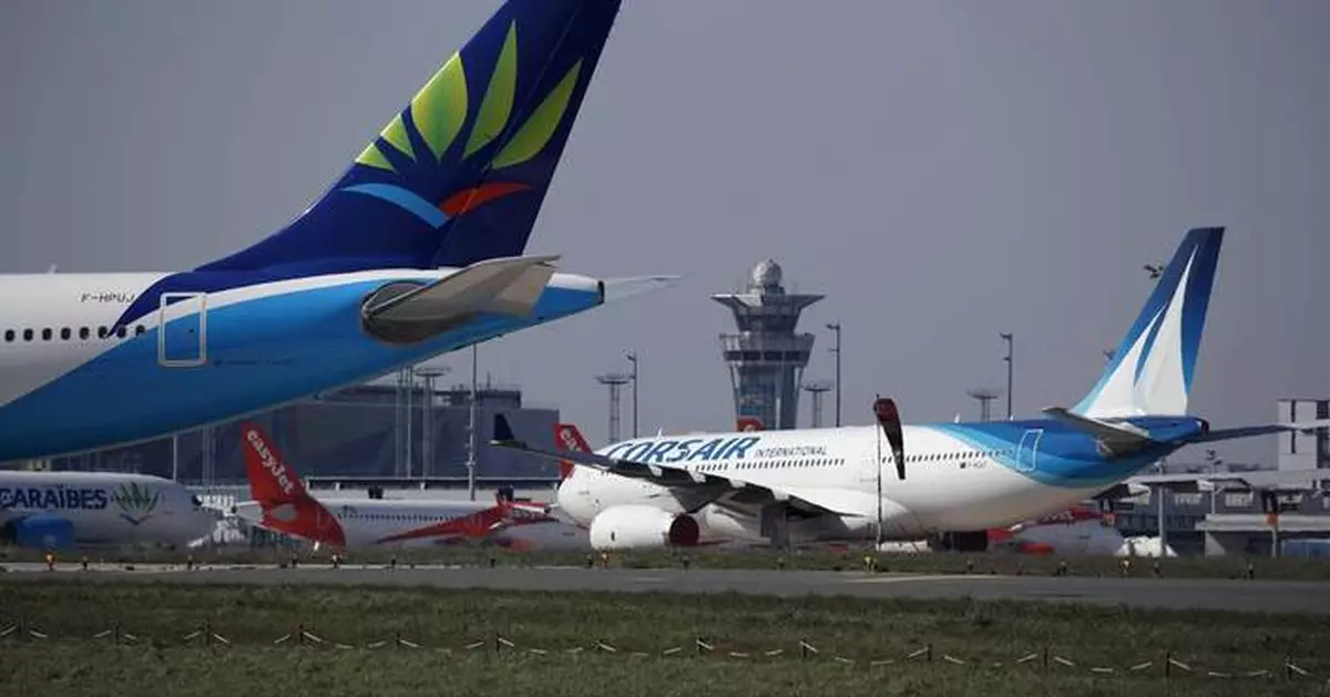 Flights reduced by 40% at Paris-Orly airport after traffic control systems break down