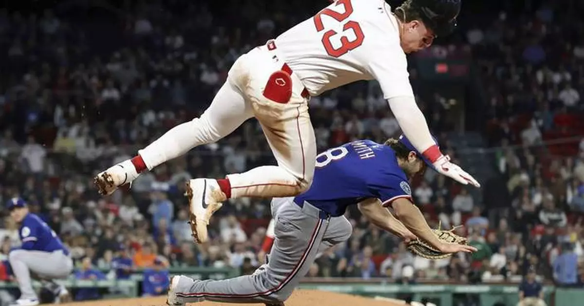 Red Sox 1B Romy Gonzalez leaves game after collision at first, running out grounder