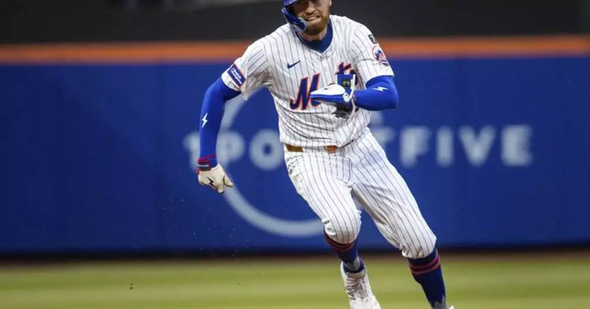 Chaos on the bases costs Juan Soto a hit in Mets' win over White Sox