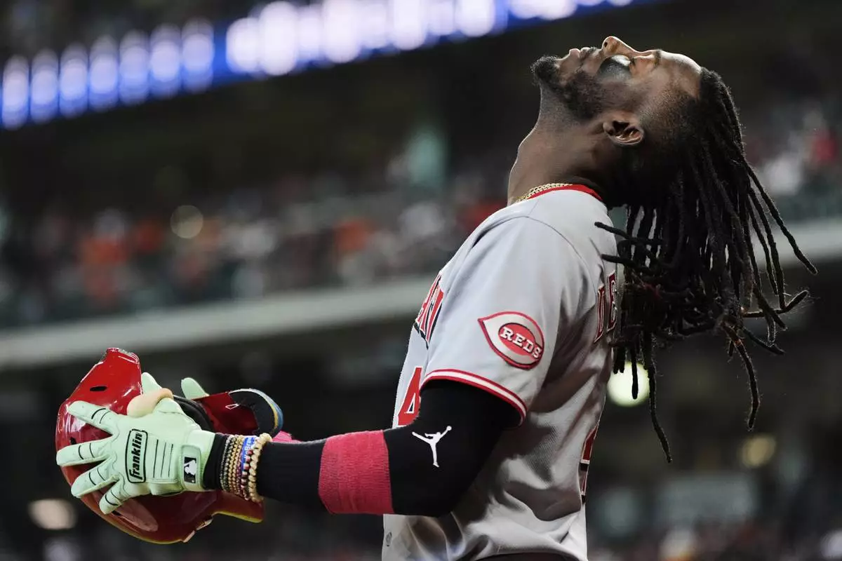Cincinnati Reds' Elly de la Cruz is preparing for the first inning of a baseball game against the Houston Astros in Houston on Saturday, May 10, 2025. (AP Photo/Ashley Landis)