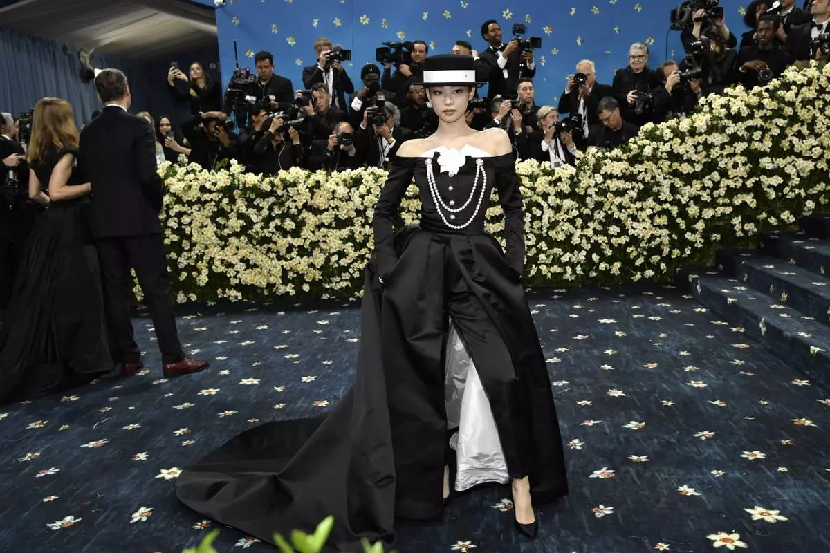 Jennie attends The Metropolitan Museum of Art's Costume Institute benefit gala celebrating the opening of the "Superfine: Tailoring Black Style" exhibition on Monday, May 5, 2025, in New York. (Photo by Evan Agostini/Invision/AP)