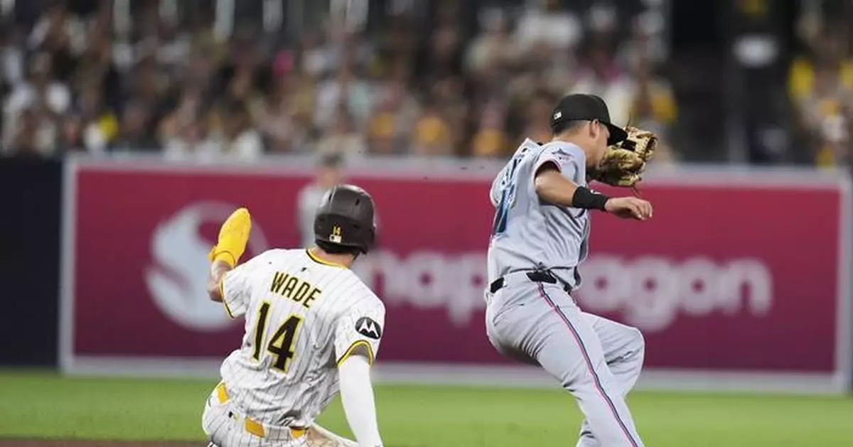 Marlins rookie second baseman Ronny Simón commits 3 errors in 3 innings