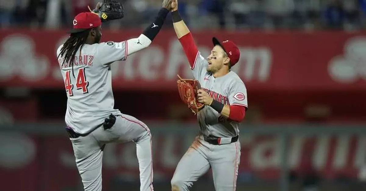 De La Cruz hits 2 long homers, Singer sharp against former team, Reds top Royals 7-2