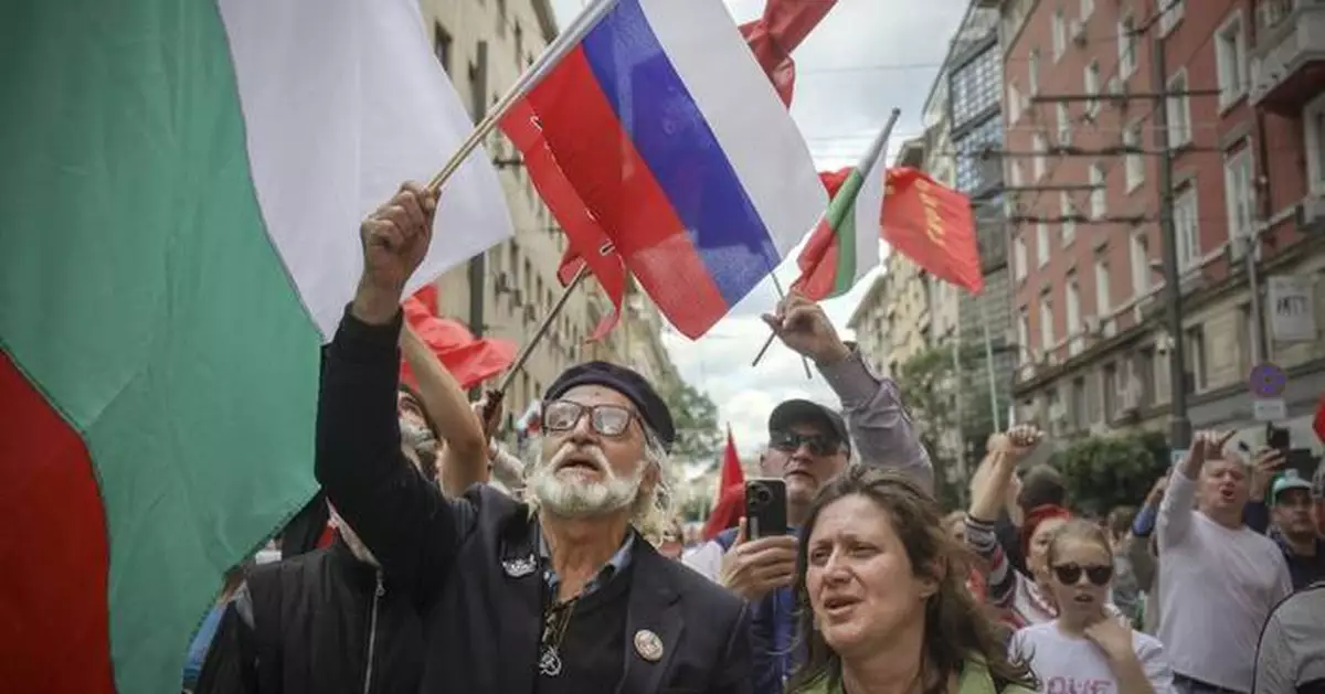 Bulgarian nationalists protest government plans to adopt the euro currency
