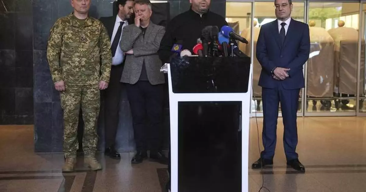 Trump says he will call Putin, then Zelenskyy, on Monday to push for Ukraine ceasefire