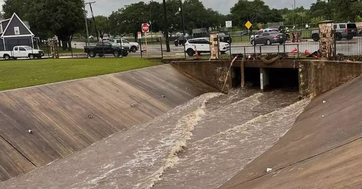 Rescue crews recover the body of a 10-year-old girl lost in Texas floods