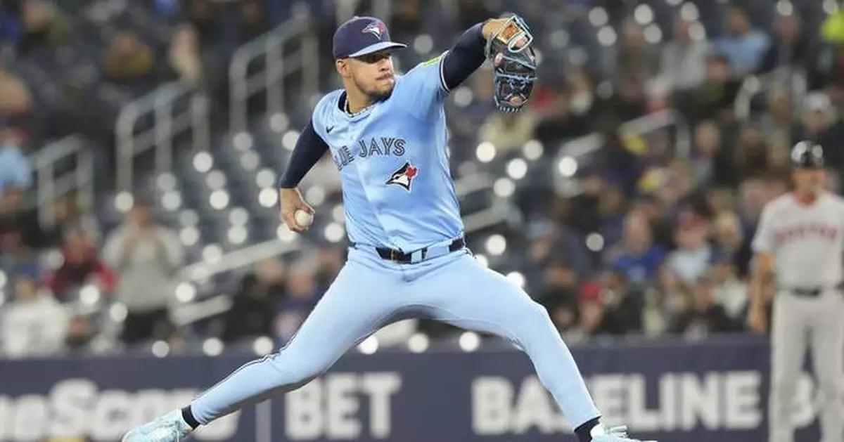 Guerrero hits go-ahead homer in 8th as Blue Jays rally past Red Sox 4-2