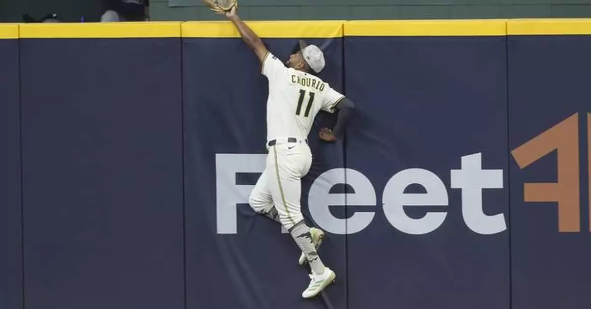 Slumping at the plate, Jackson Chourio makes a game-saving catch for the Brewers