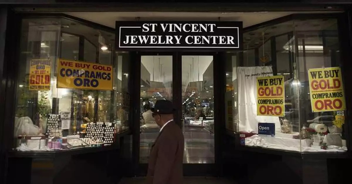 Economic jitters and soaring gold prices create a frenzy for US jewelry merchants