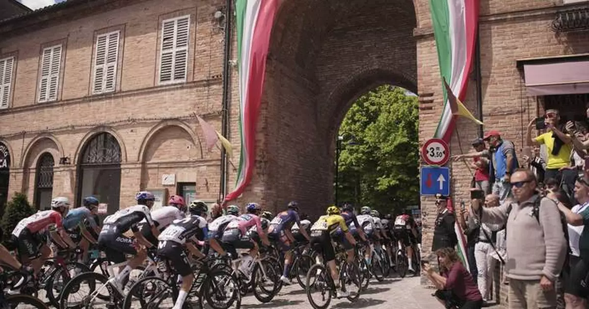 Plapp solos to stage win and Ulissi becomes first Italian to lead Giro in 4 years