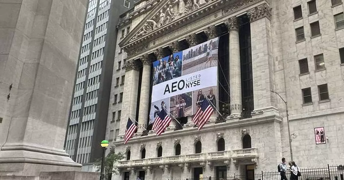 American Eagle tumbles after pulling financial guidance for 2025