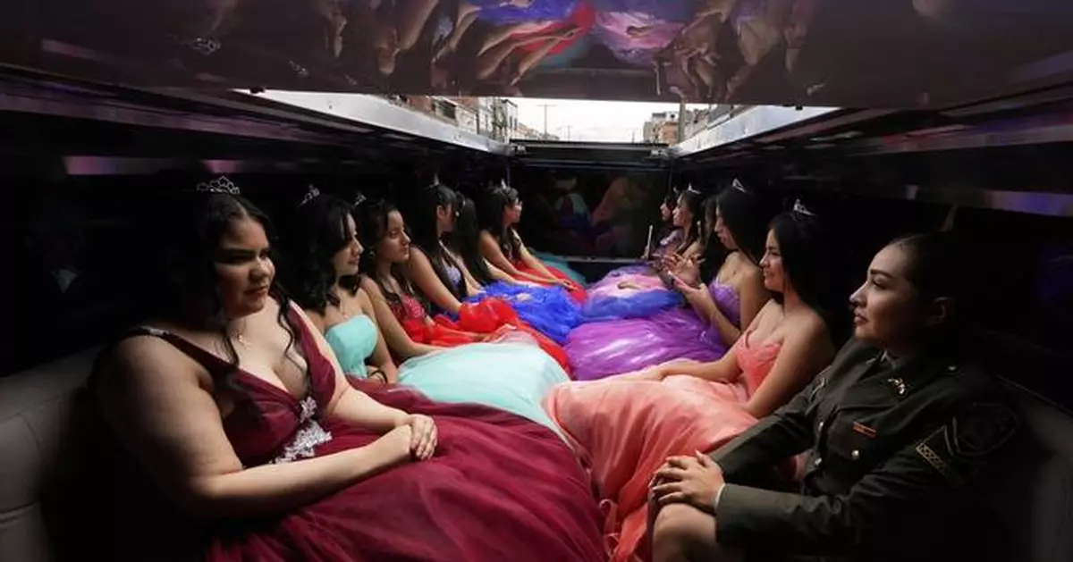AP PHOTOS: Colombia quinceañeras see dreams come true with the support of many, including the police