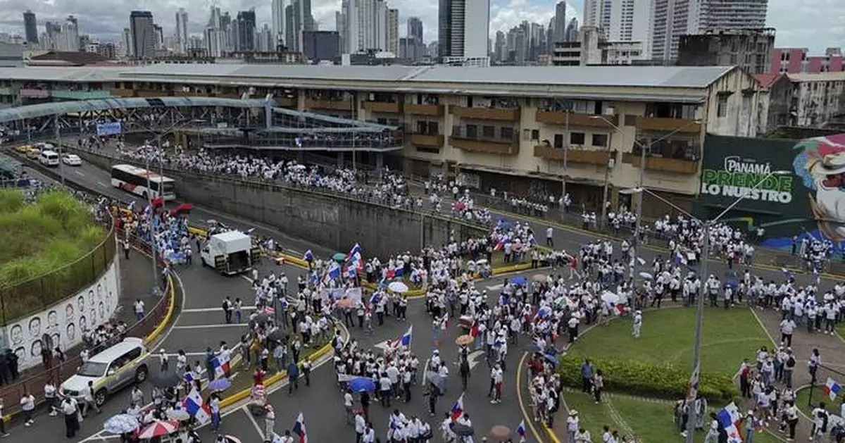Thousands march over concern Panama bending to US government